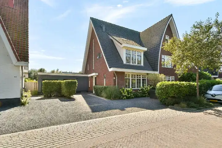 Twee-onder-één-kap te koop: Norbertijnenlaan 84, Archeon Alphen Aan Den Rijn