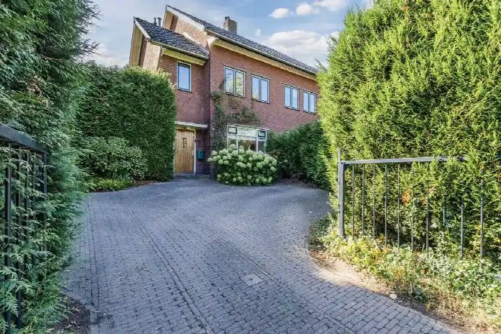 Hoekwoning te koop: Nordlaan 16, Velp-Noord boven spoorlijn Velp (Ge)