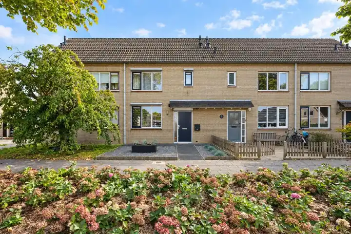 Tussenwoning te koop: Notarisappel 84, Passewaaij-Noord-Oost Tiel