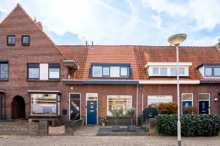 Tussenwoning te koop: Nuijtsstraat 45, Haagpoort Breda