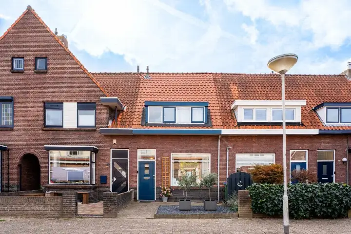 Terraced house for sale: Nuijtsstraat 45, Haagpoort Breda