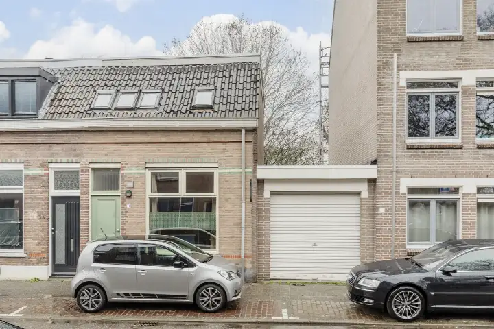 Tussenwoning te koop: Oede van Hoornestraat 12, Fellenoord Breda