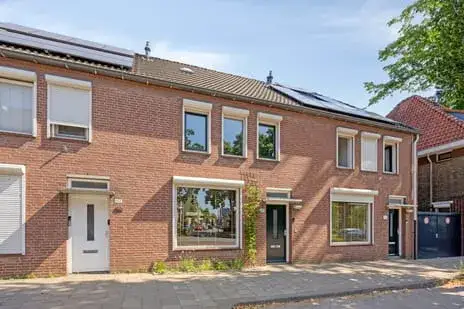 Tussenwoning te koop: Oerlesestraat 251, Uitvindersbuurt Tilburg