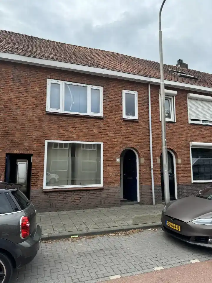 Tussenwoning te huur: Oerlesestraat 52, Afrikaanderbuurt Oost Tilburg