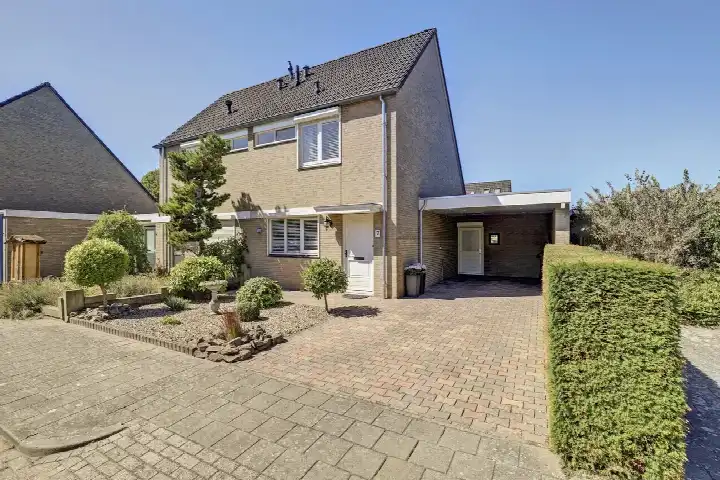 Corner house for sale: Oeverkamp 7, Plakse Wei Bemmel