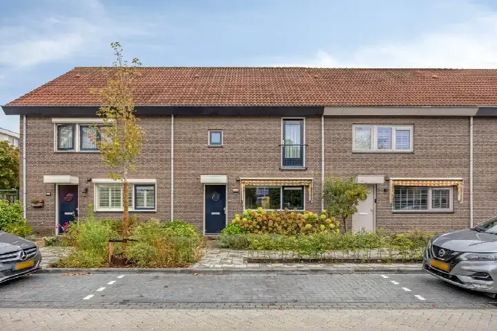 Terraced house for sale: Offenbachlaan 1A, Blaarthem Eindhoven