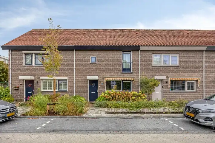 Terraced house for sale: Offenbachlaan 1A, Blaarthem Eindhoven