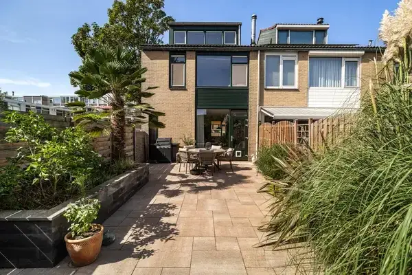 Corner house for sale: Offenbachrode 1, Rodenbuurt midden Zoetermeer