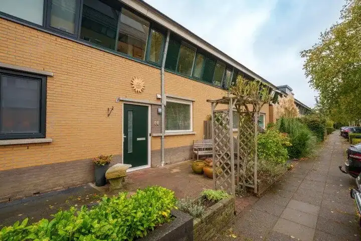 Tussenwoning te koop: Oktoberstraat 95, Seizoenenbuurt West Almere