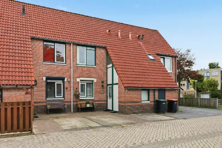 Tussenwoning te koop: Oldebroekstraat 7, Westerwatering Noord Zaandam