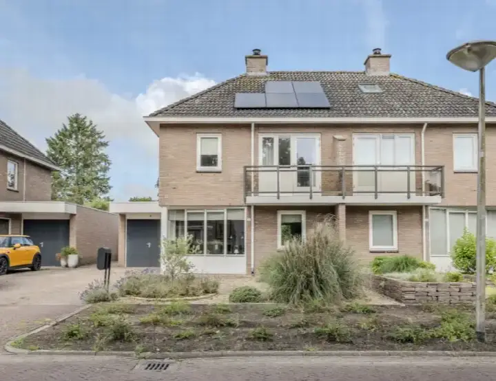 Twee-onder-één-kap te koop: Oldenhof 9, De Wijk De Wijk