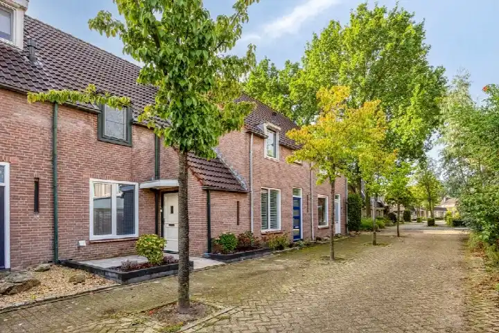 Terraced house for sale: Olieslager 27, De Leeuwerik Best