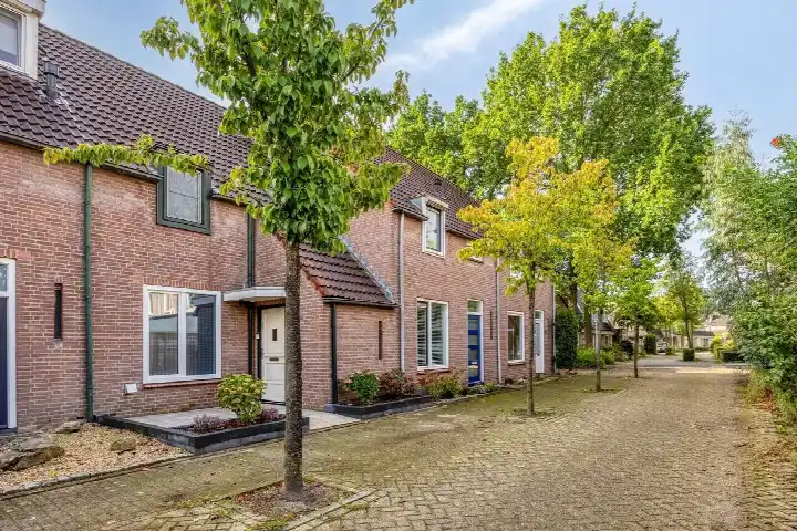 Terraced house for sale: Olieslager 27, De Leeuwerik Best