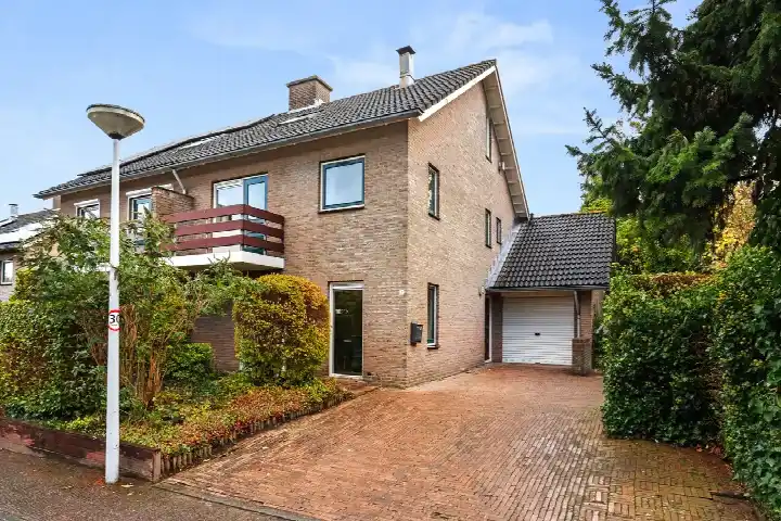 Semi-detached for sale: Olivierlaan 7, Hamelakkers Wageningen