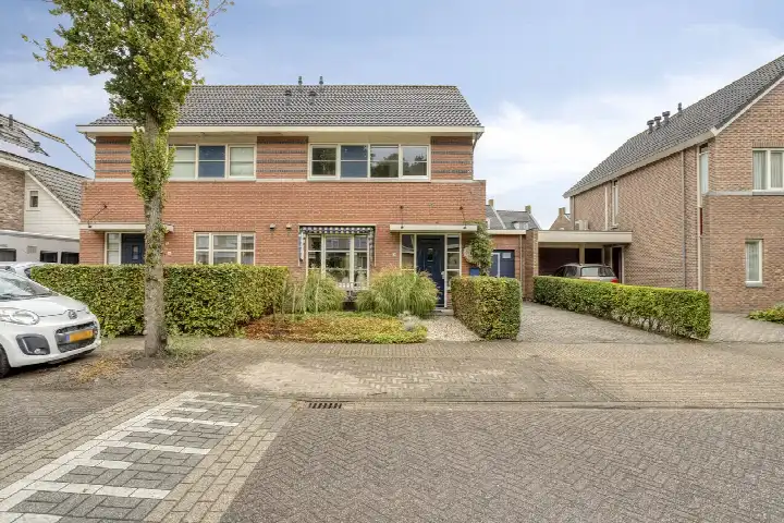 Tussenwoning te koop: Olmenstraat 24, De Schans en Oude Molen Halsteren
