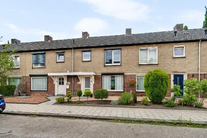 Tussenwoning te koop: Oogststraat 8, Leuken Weert