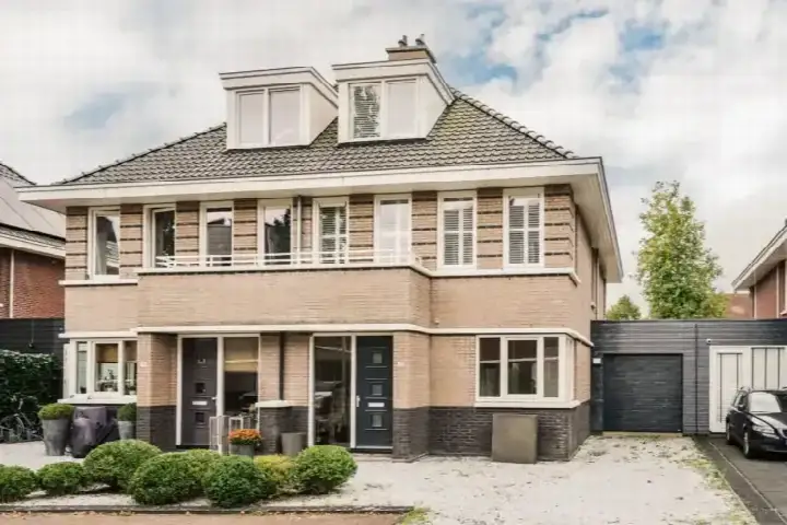 Terraced house for sale: Ooievaarlaan 11, Dichters- en Vogelbuurt Heemstede
