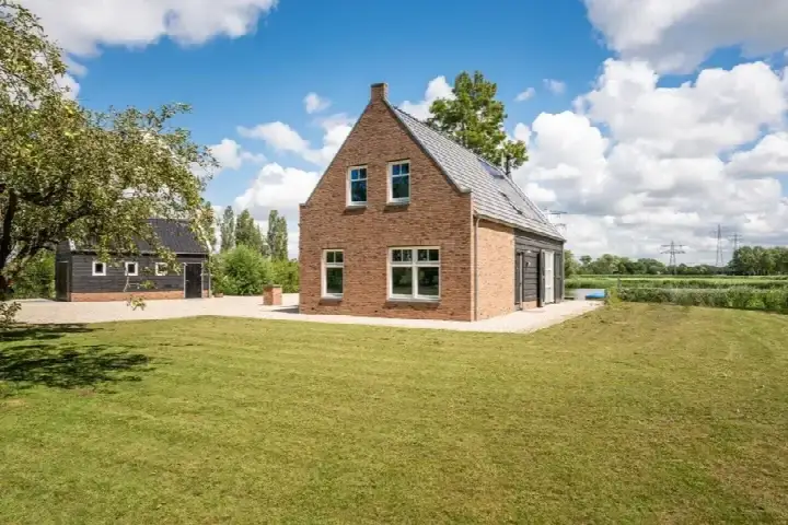 Detached house for rent: Ooievaarsdijk 5, Verspreide huizen Zwartewaal