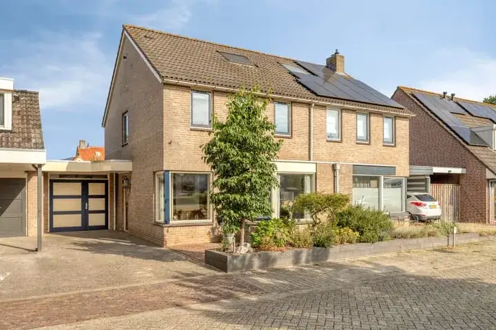 Tussenwoning te koop: Ooievaarshorst 75, Zittert Grave