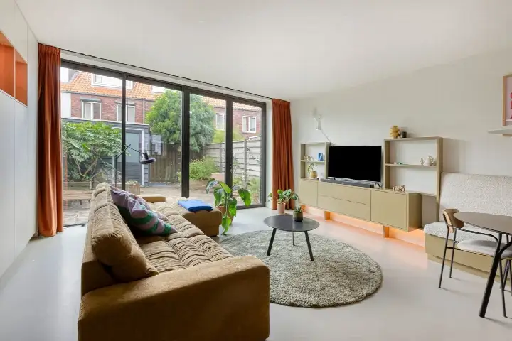 Tussenwoning te koop: Oossaander Hoop 10, Kadoelen Amsterdam