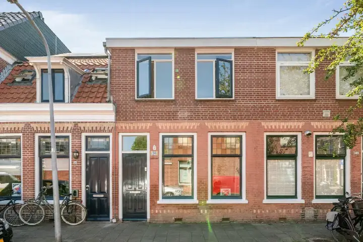 Terraced house for sale: Oost Indiëstraat 30, Leidsebuurt-oost Haarlem