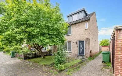 Corner house for sale: Oostelijk Halfrond 32A, Zeestratenbuurt Amstelveen
