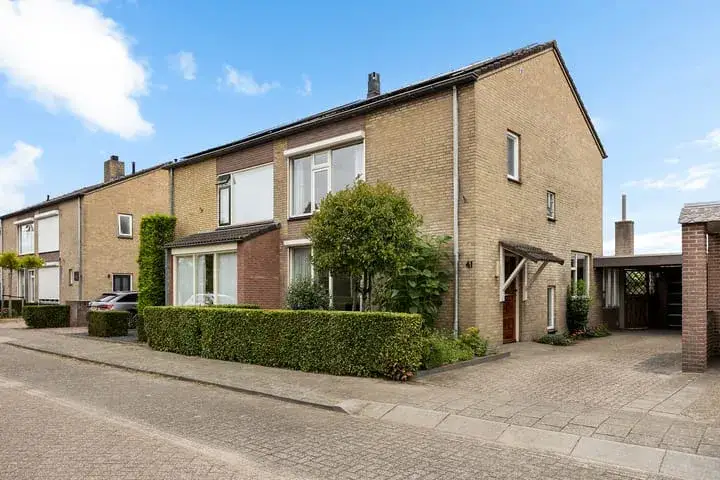 Twee-onder-één-kap te koop: Oosterdstraat 41, Berghem-Noord Berghem