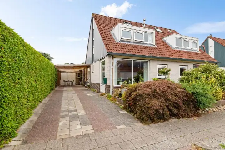 Twee-onder-één-kap te koop: Oosterkampen 38, Vries Vries