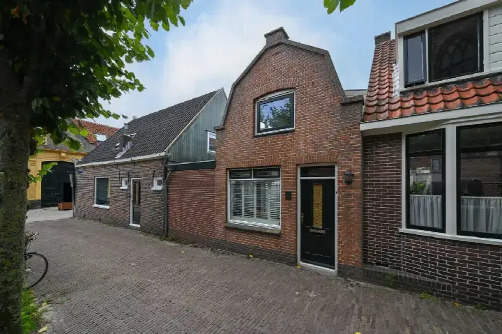 Tussenwoning te koop: Oosterkerksteeg 1A, Binnenstad - Buurt 10 01 Hoorn
