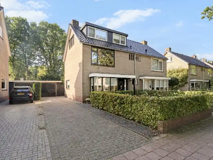 Twee-onder-één-kap te koop: Oosterlaan 108, Nunspeet-Oost Nunspeet