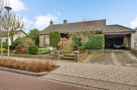 Detached house for sale: Oosterveldstraat 27, Heel Heel