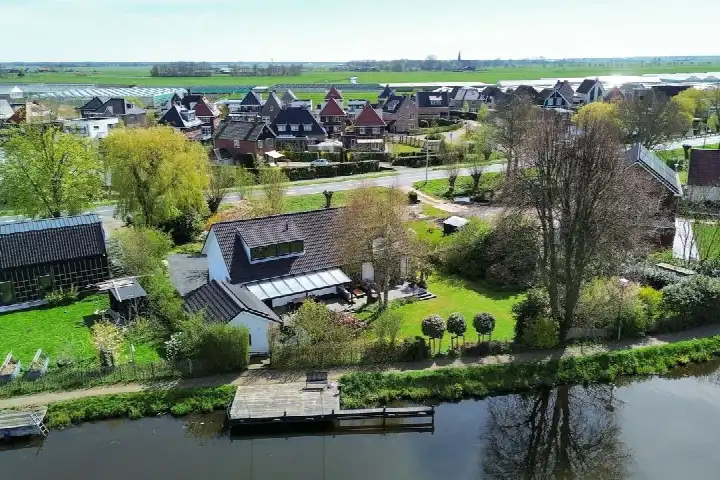 Vrijstaande woning te koop: Oostkanaalkade 10, Aardam Oost Ter Aar