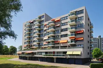 Apartment for sale: Oostmaaslaan 206, Struisenburg Rotterdam