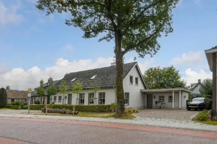 Vrijstaande woning te koop: Oostrikkerstraat 17, Broekerstraat Leende