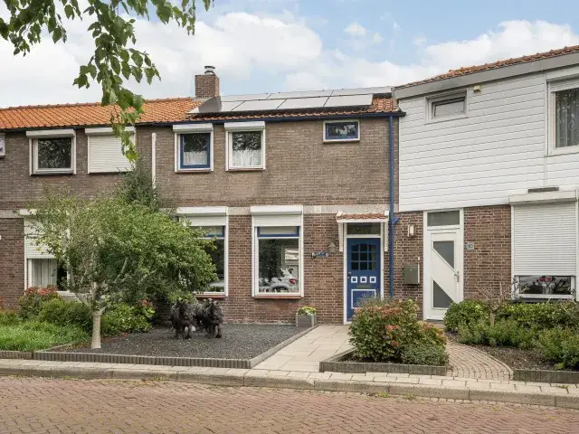 Terraced house for sale: Oostsingel 9, Sint-Maartensdijk Sint-Maartensdijk