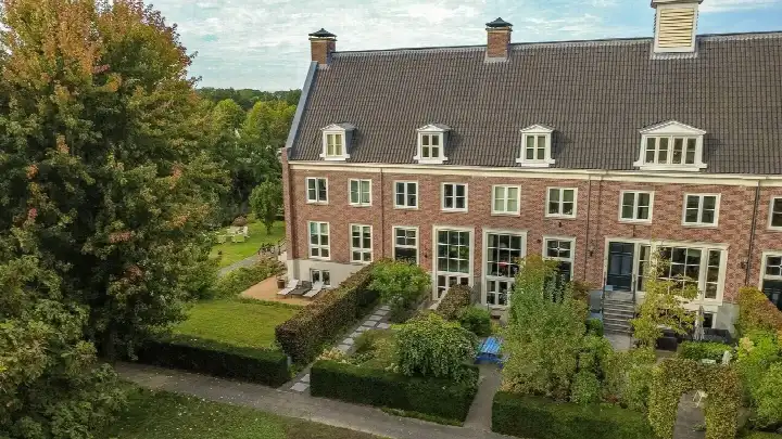 Tussenwoning te koop: Oostwaard 27, Op Buuren Maarssen