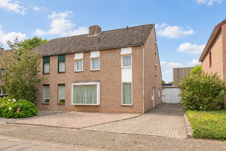 Twee-onder-één-kap te koop: Op de Dries 66, Berg Berg En Terblijt