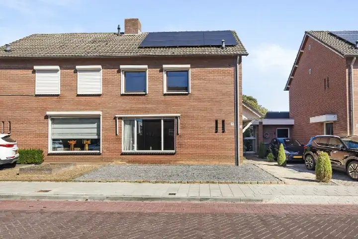 Semi-detached for sale: Op de Raam 8, Maasbree-centrum Maasbree