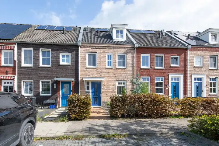 Tussenwoning te koop: Oprijlaan 24, Singel en omgeving De Goorn