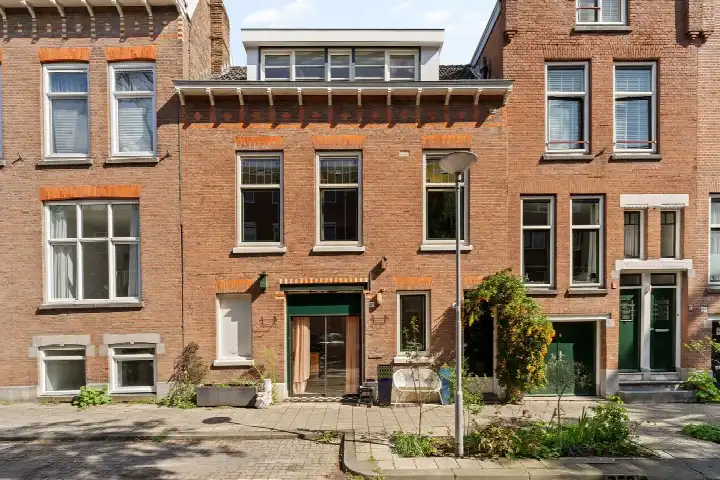Studio te koop: Opzoomerstraat 4A, Nieuwe Westen Rotterdam