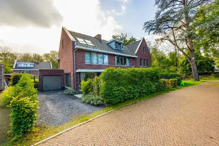Hoekwoning te koop: Orangerielaan 5, Landelijk Gebied 93 Hilversum