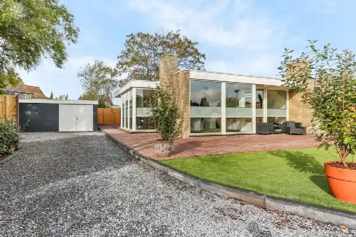 Corner house for rent: Oranje Nassauplantsoen 21, Benthuizen Dorp-West Benthuizen