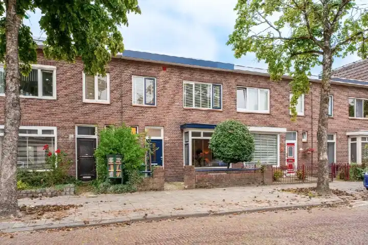 Terraced house for sale: Oranjeboomstraat 85, Haagpoort Breda