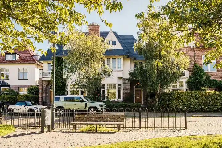 Twee-onder-één-kap te koop: Oranjeplein 30, Bosch en Vaart Haarlem