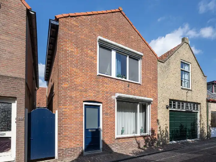 Vrijstaande woning te koop: Oranjestraat 13, Sommelsdijk centrum Sommelsdijk