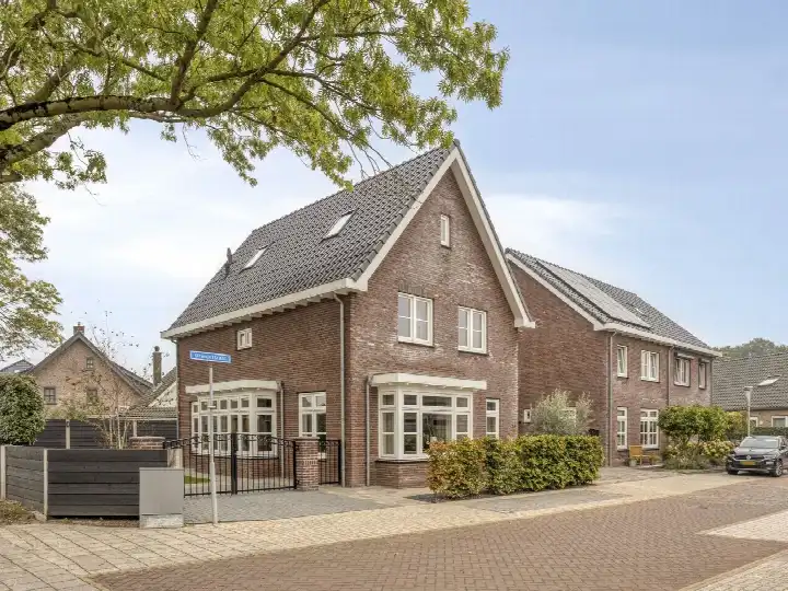 Corner house for sale: Oranjestraat 1A, Ochten Ochten