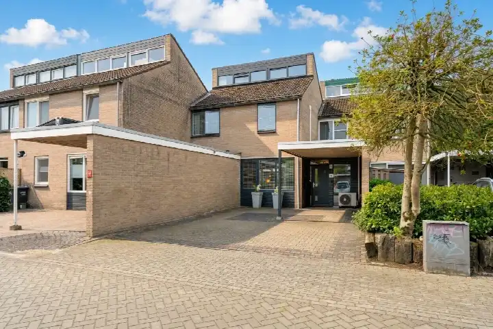 Tussenwoning te koop: Oringerbrink 100, Bargeres Emmen