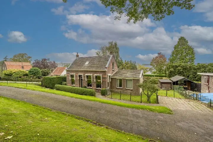 Detached house for sale: Oud-Beijerlandsedijk 40, Oud-Beijerland Bedrijventerrein De Bosschen Oud-Beijerland