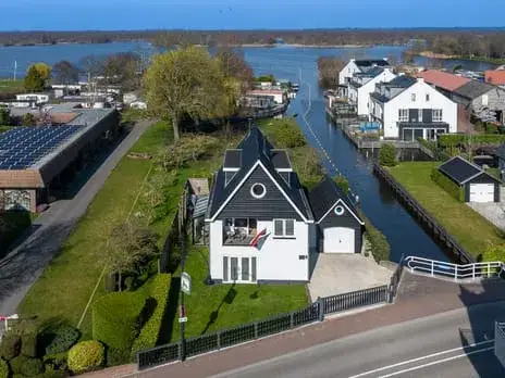 Detached house for sale: Oud-Loosdrechtsedijk 218, Oud-Loosdrecht Loosdrecht