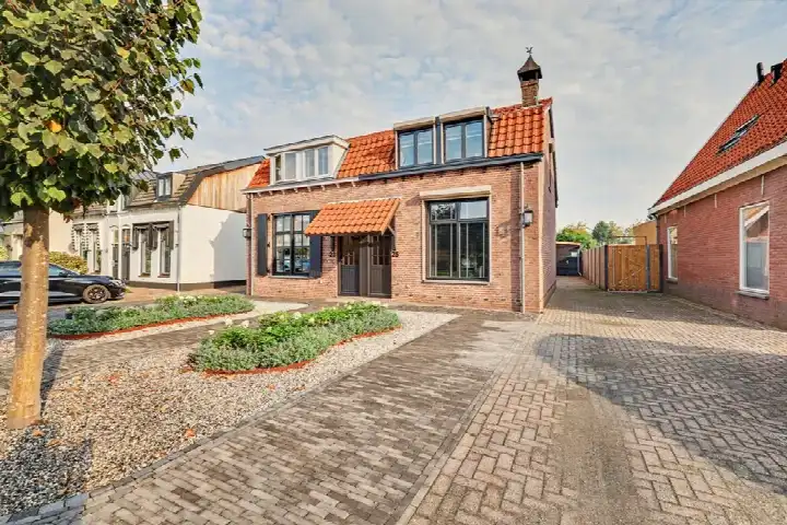 Semi-detached for sale: Oud Schaik 25, Oranjebuurt-Noord Leerdam